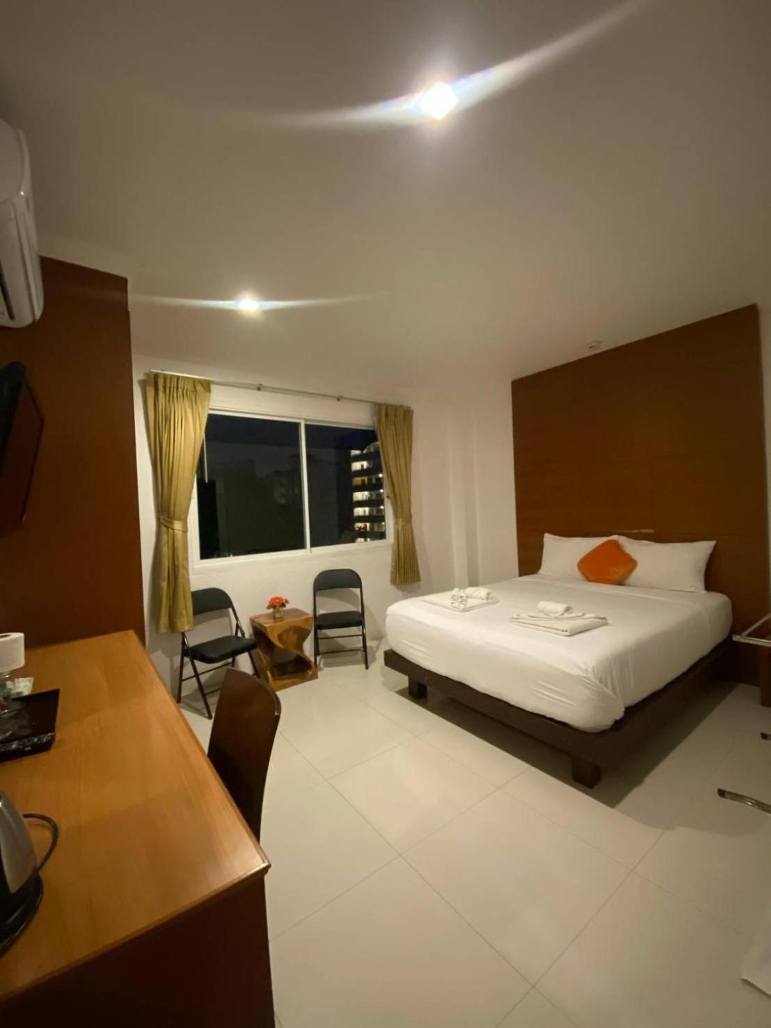 Hotel Sukcheewa Residencia Phuket Patong Habitación foto